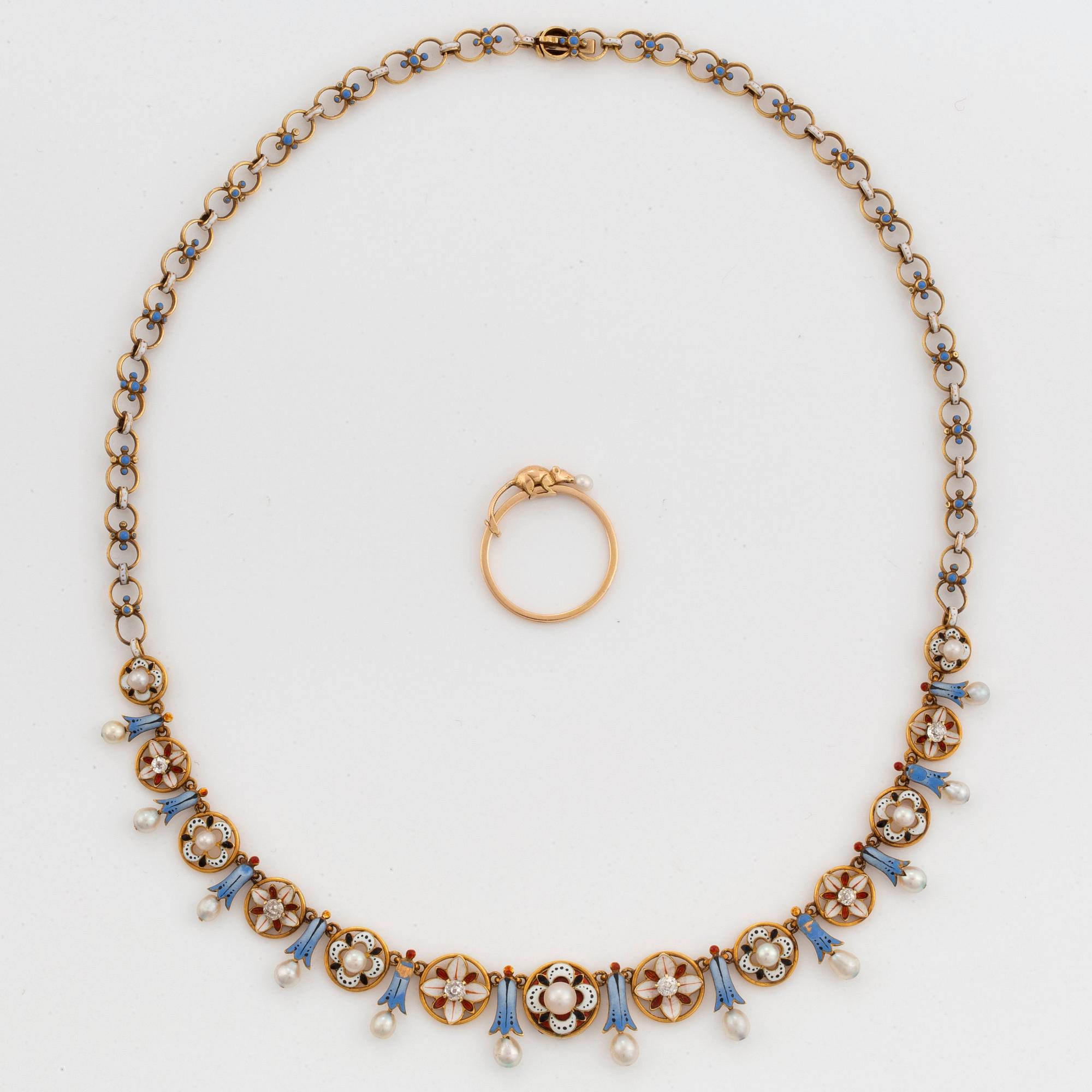 Collier och ring i etui från Giuliano.