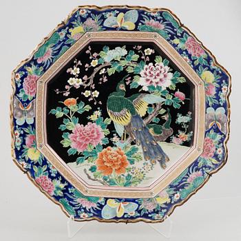 A large octagonal Japanese porcelain dish, first half of the/mid20th century.