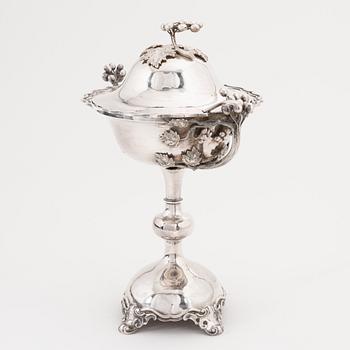 A Swedish silver sugar bowl, mark of Gustaf Möllenborg, Stockholm 1871.