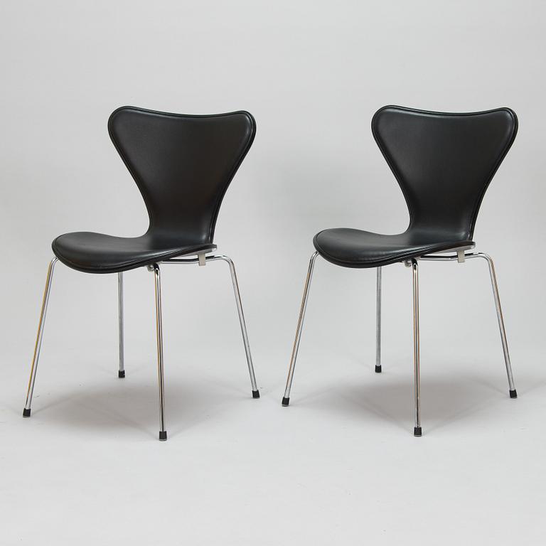 Arne Jacobsen, a set of five 'Sjuan' chairs for Fritz Hansen, Denmark.