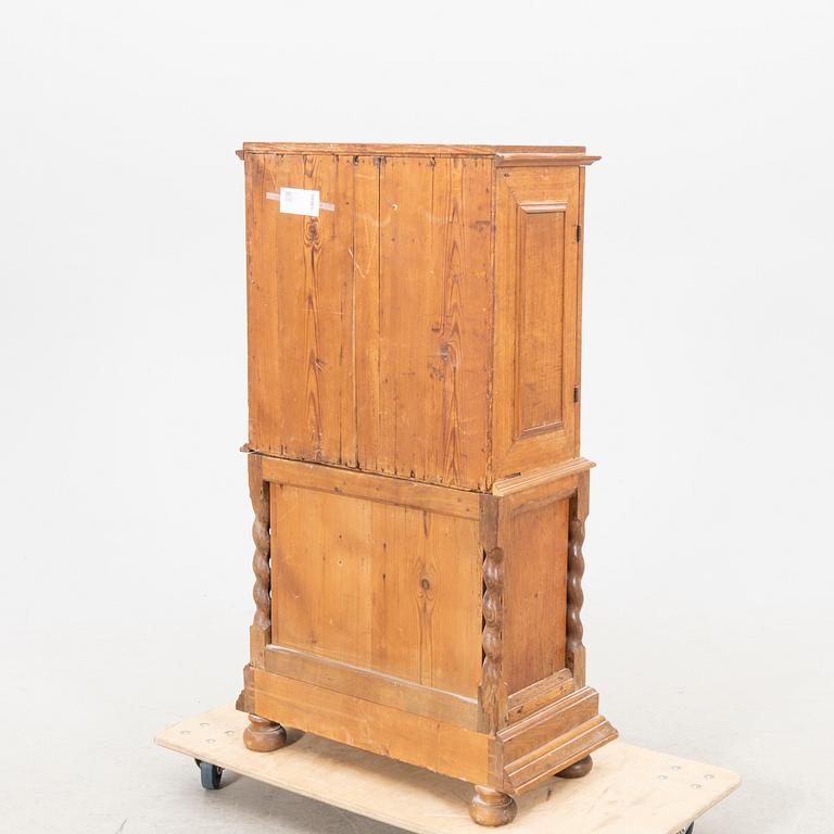 skåp barockstil 1800-tal.