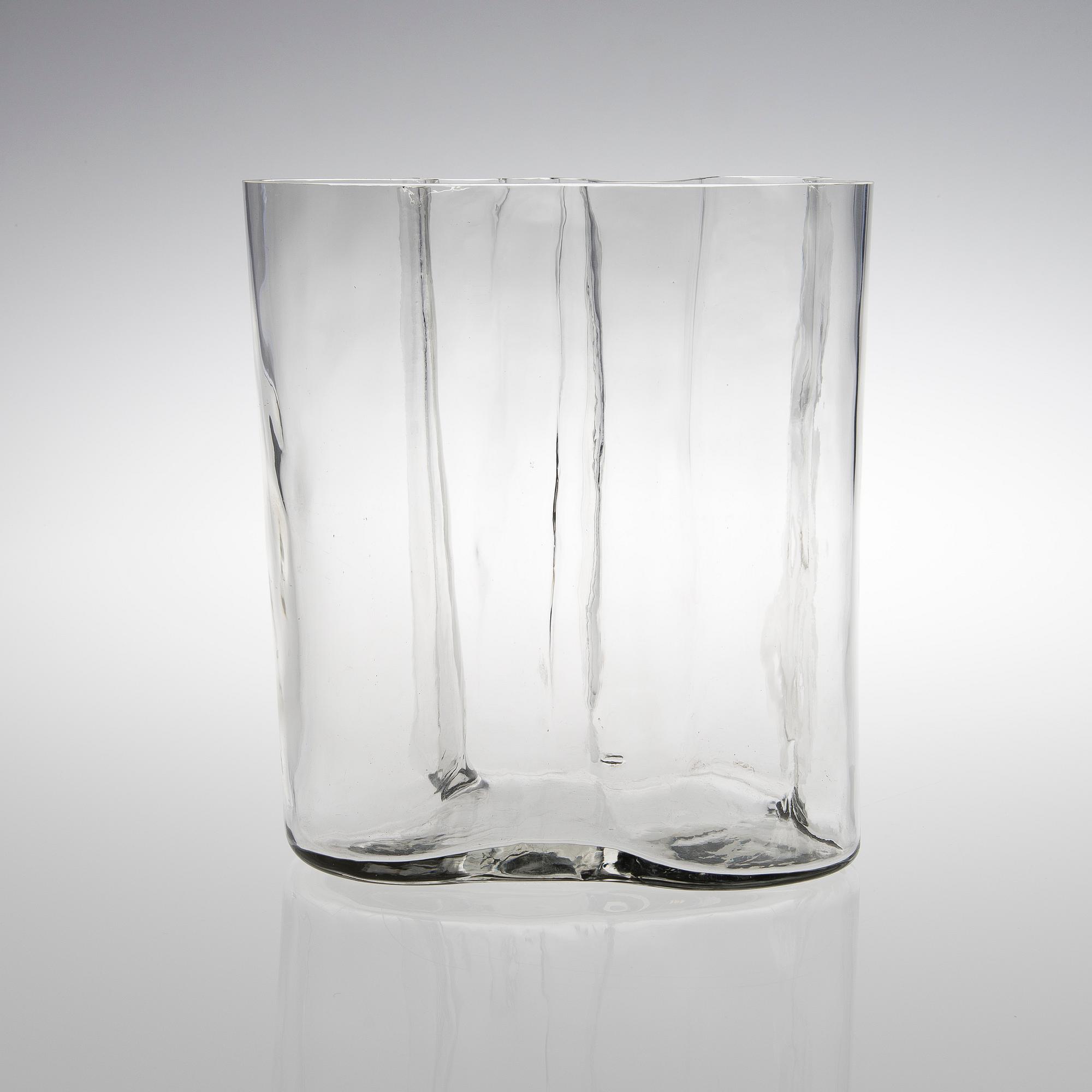 ALVAR AALTO, A VASE, 1950-/60s.