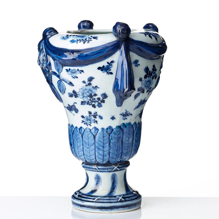 A blue and white vase, Qing dynasty, Qianlong (1736-95).