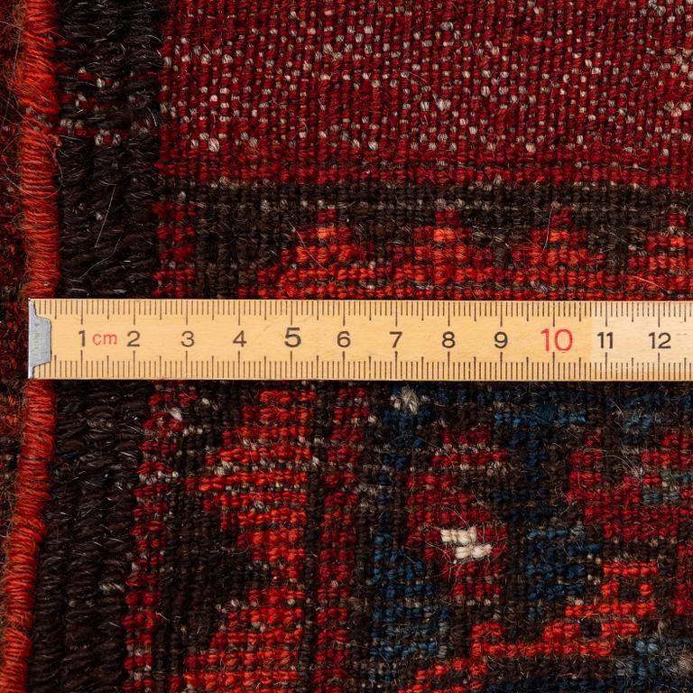 Matta, Turkmen, semiantik, ca 330 x 258 cm.