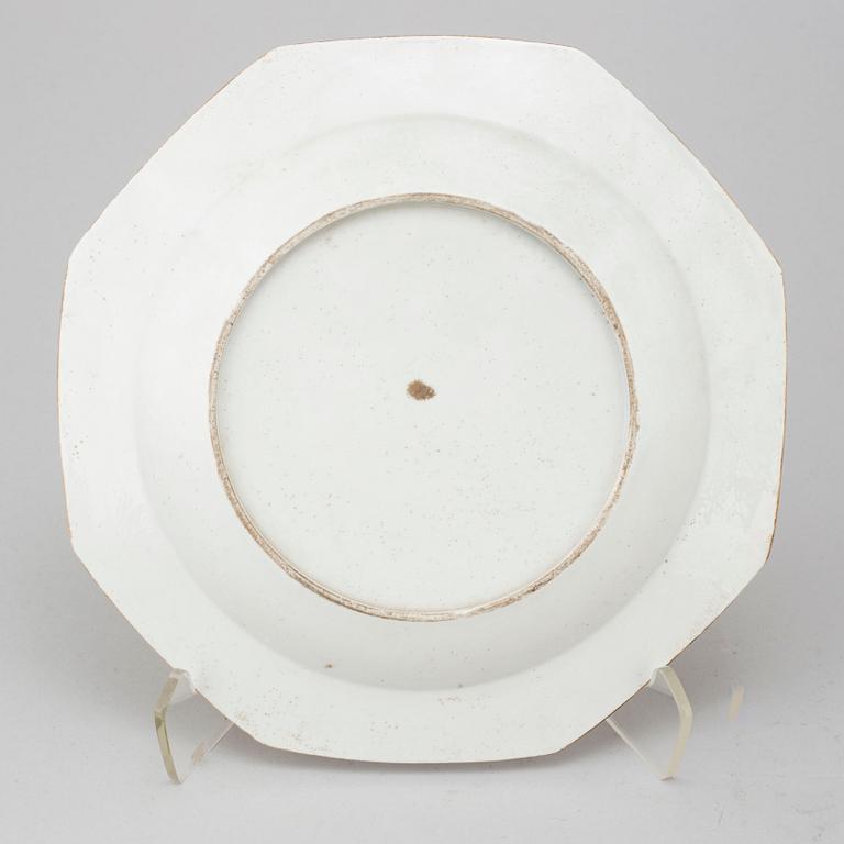 TALLRIKAR, 4 stycken, vapenporslin, Kina, Qingdynastin, 1700-tal.