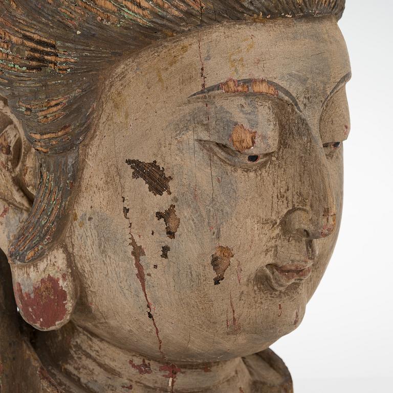 A Chinese mingstyle sculpture of a large wooden head of buddhisattva, 20th Century.