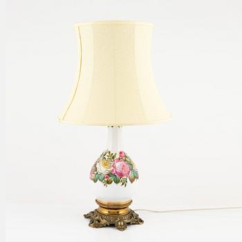 A porcelain table light, 20th Century.