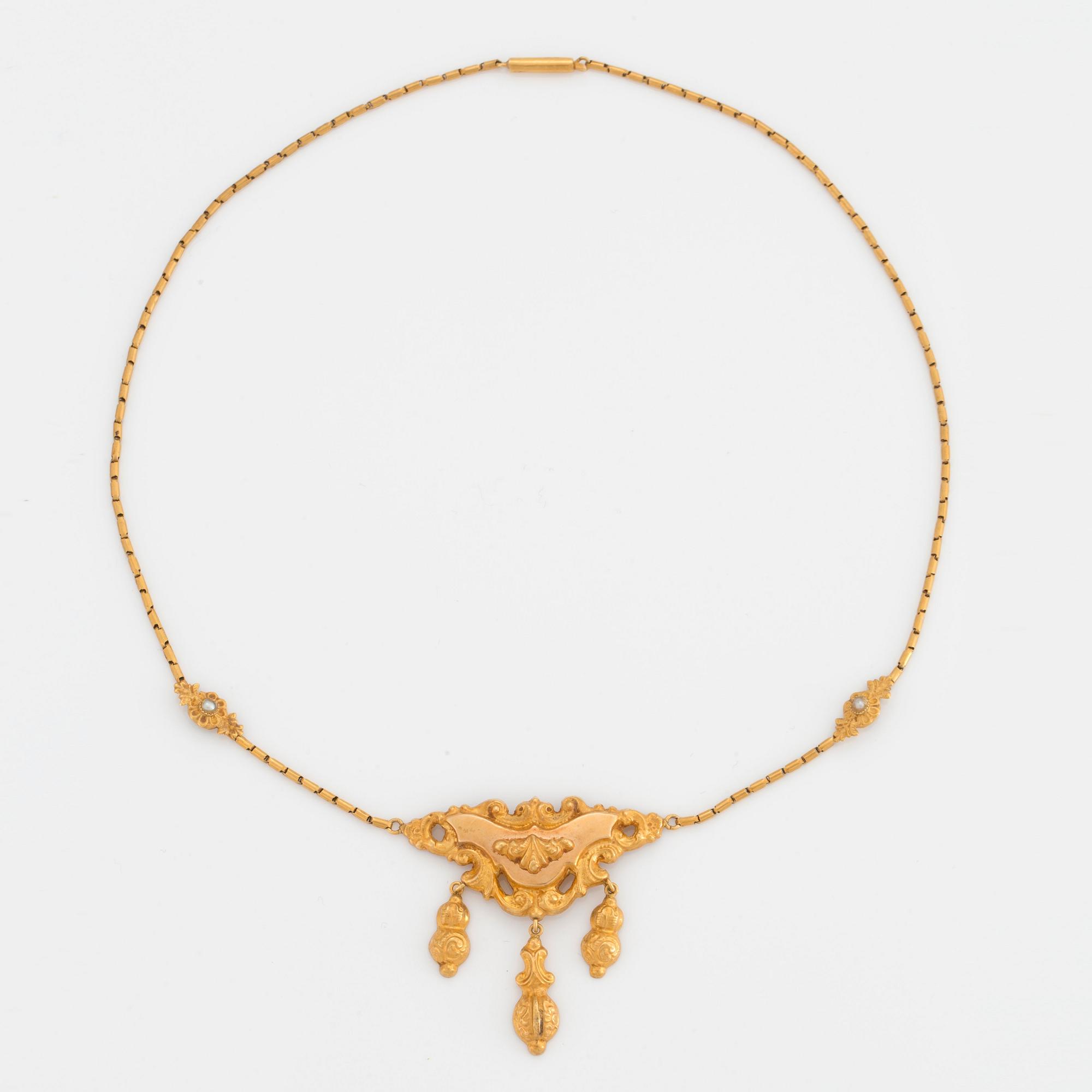 A NECKLACE.
