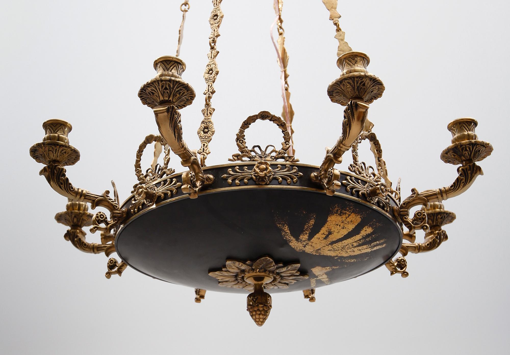TAKAMPEL, empirestil, 1900-talets mitt. Höjd ca 90 cm.