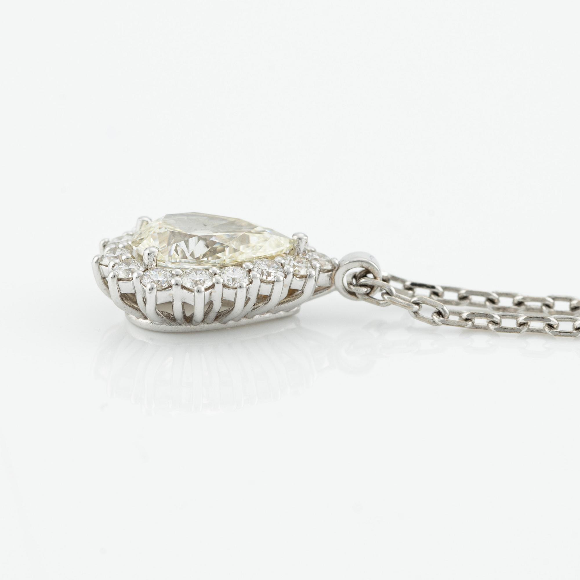 Necklace with drop-shaped diamond, accompanied by a GIA dossier.