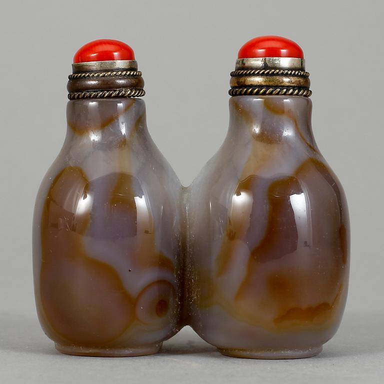 SNUSFLASKOR, ett par (sammanfogade), agat. Kina, 1900-tal.