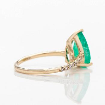 Ring, 14K gold with pear-cut Colombian emerald and diamonds. Accompanied by GIA report.