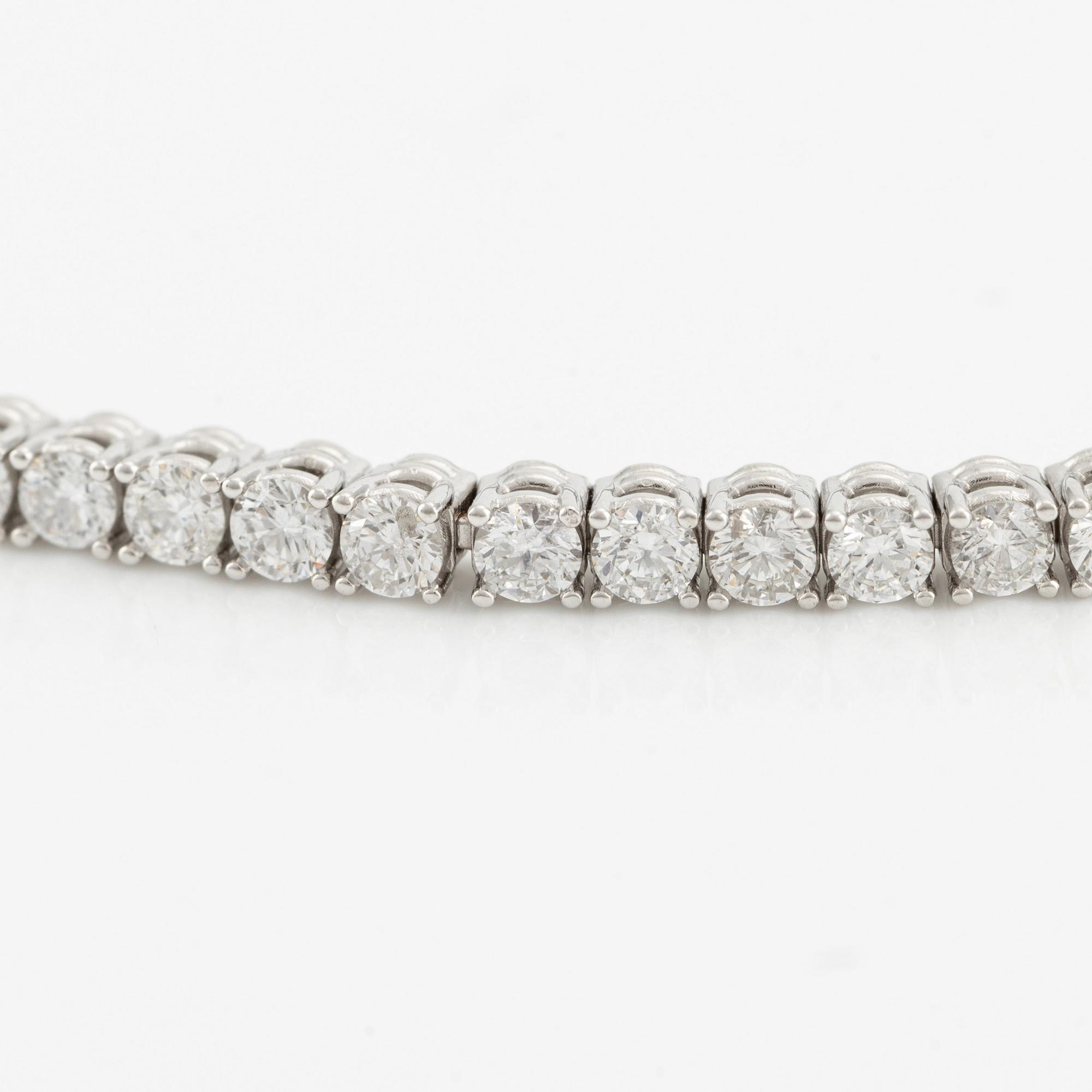 Tennis bracelet, 18K white gold with brilliant-cut diamonds.