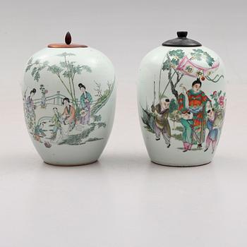 BOJANER, 2 st, porslin, ostindiska, 1900-tal.