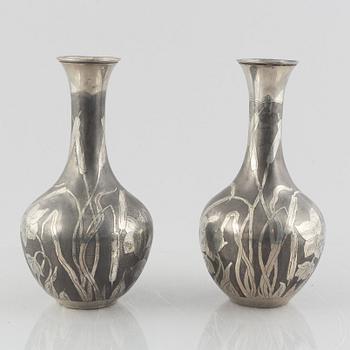 A pair of Art Nouveau pewter vases, Tenn och metallförädling AB, Stockholm 1893.