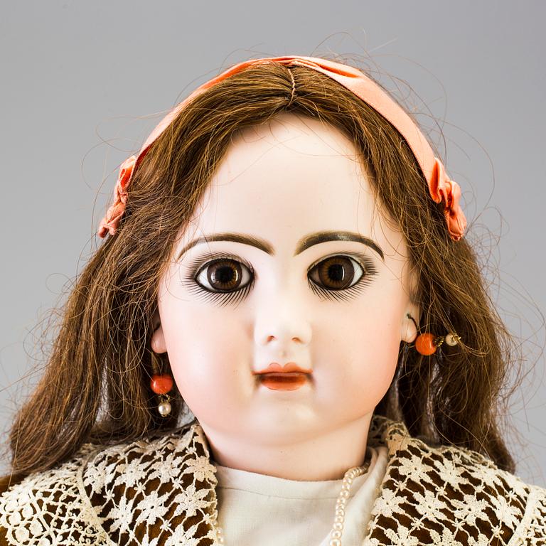 A Tete Jumeau bisque headed doll, France, late 19th century.