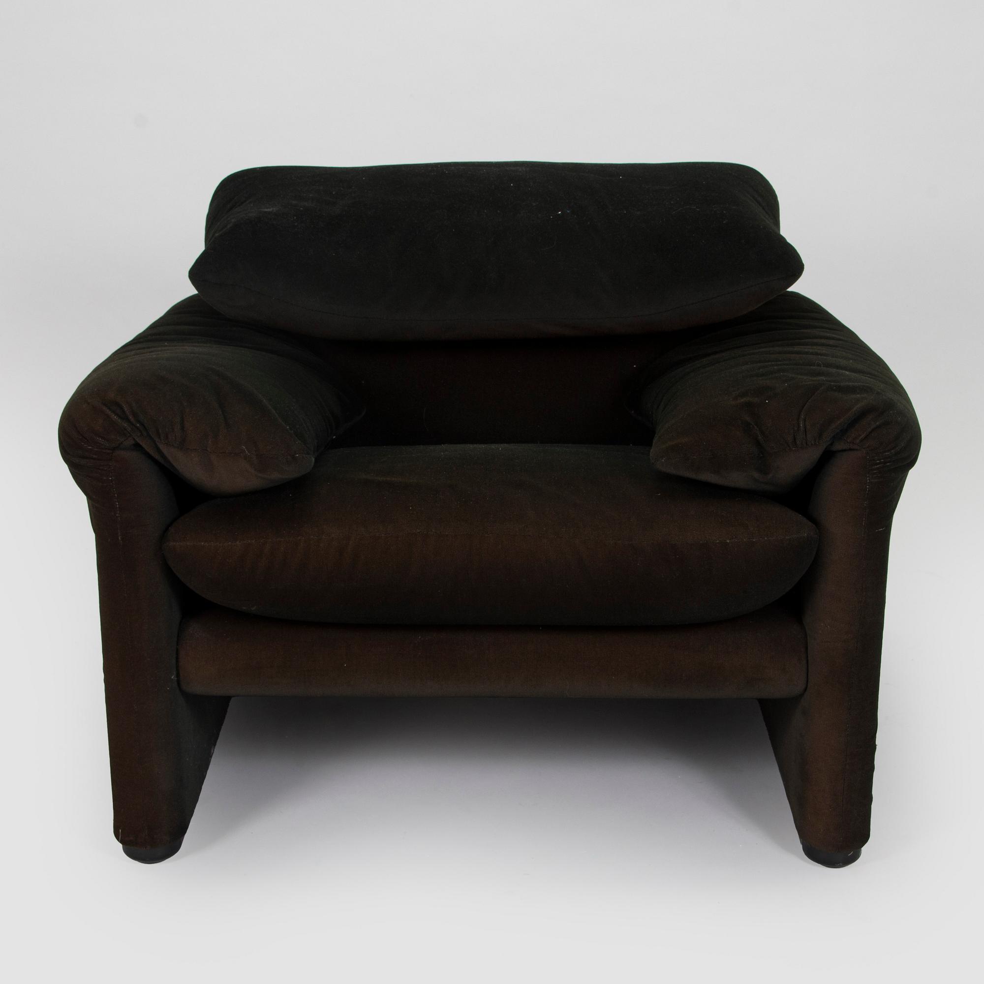 Vico Magistretti, A "Maralunga", armchair, Cassina, Italy.