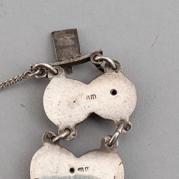 Armband samt bältespännen 2 st, silver och niello, icke identifierad mästarstämpel, bl a Kiev 1896-1908.