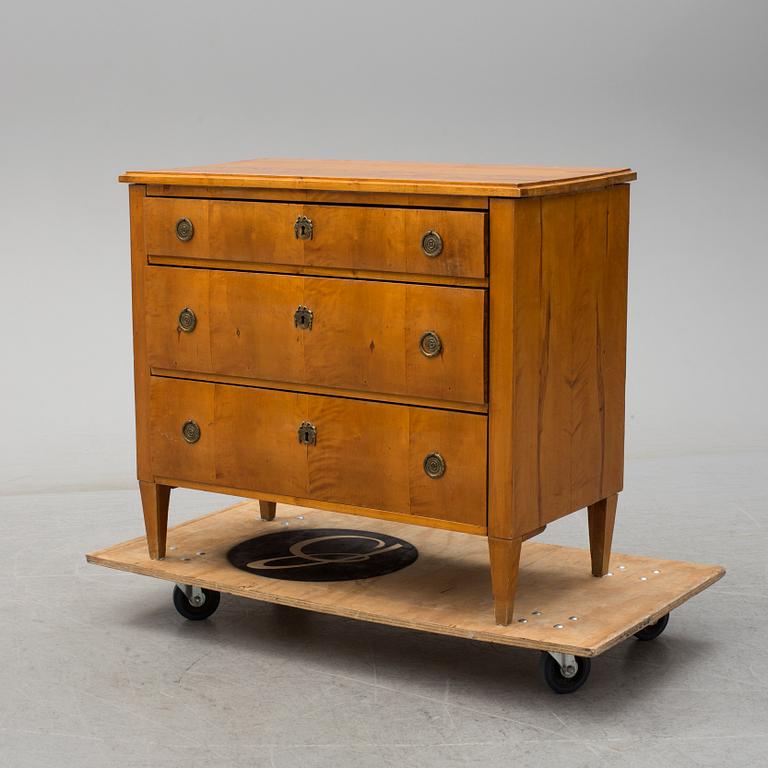 CHEST OF DRAWERS, 19th century.