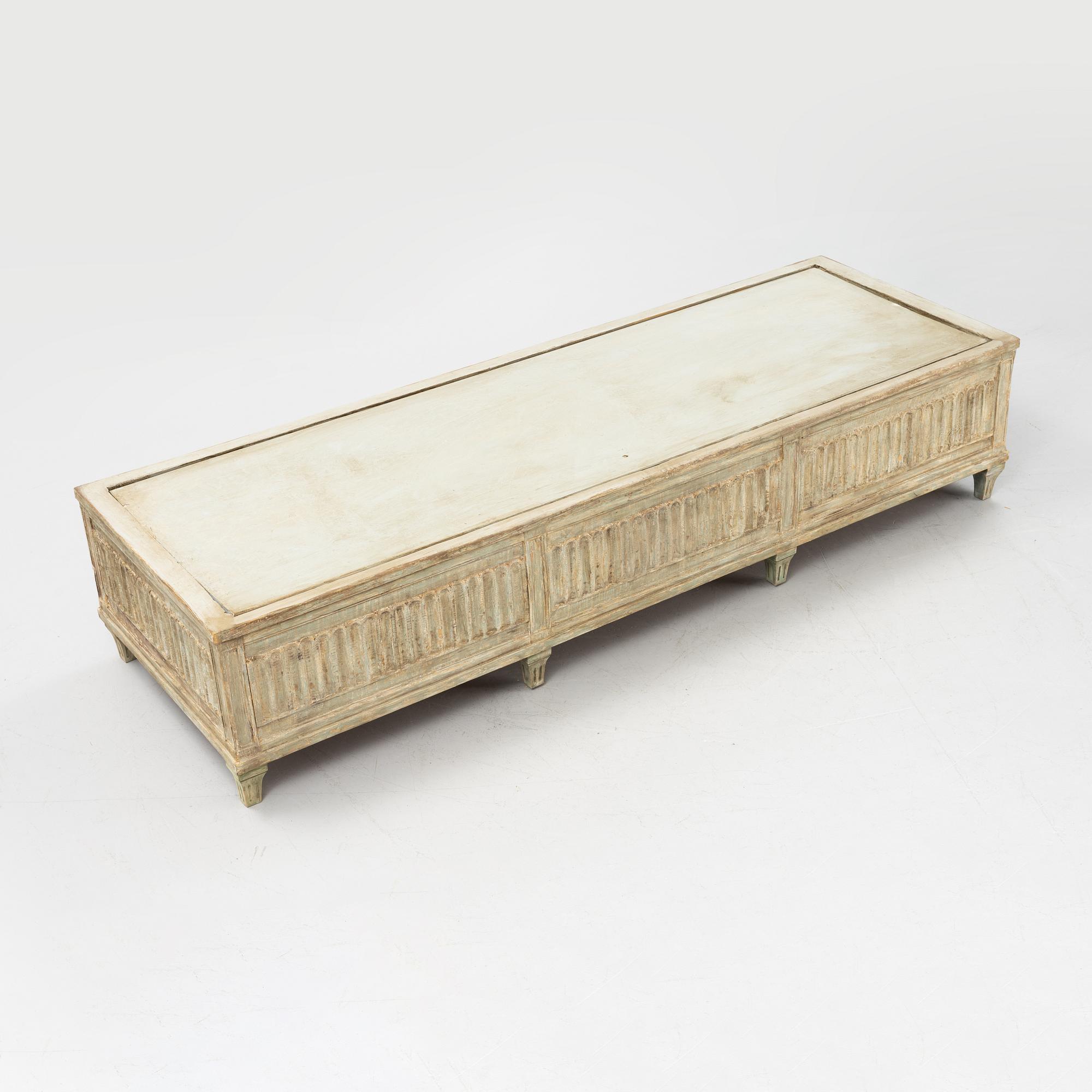 A painted late Gustavian bench, circa 1800.