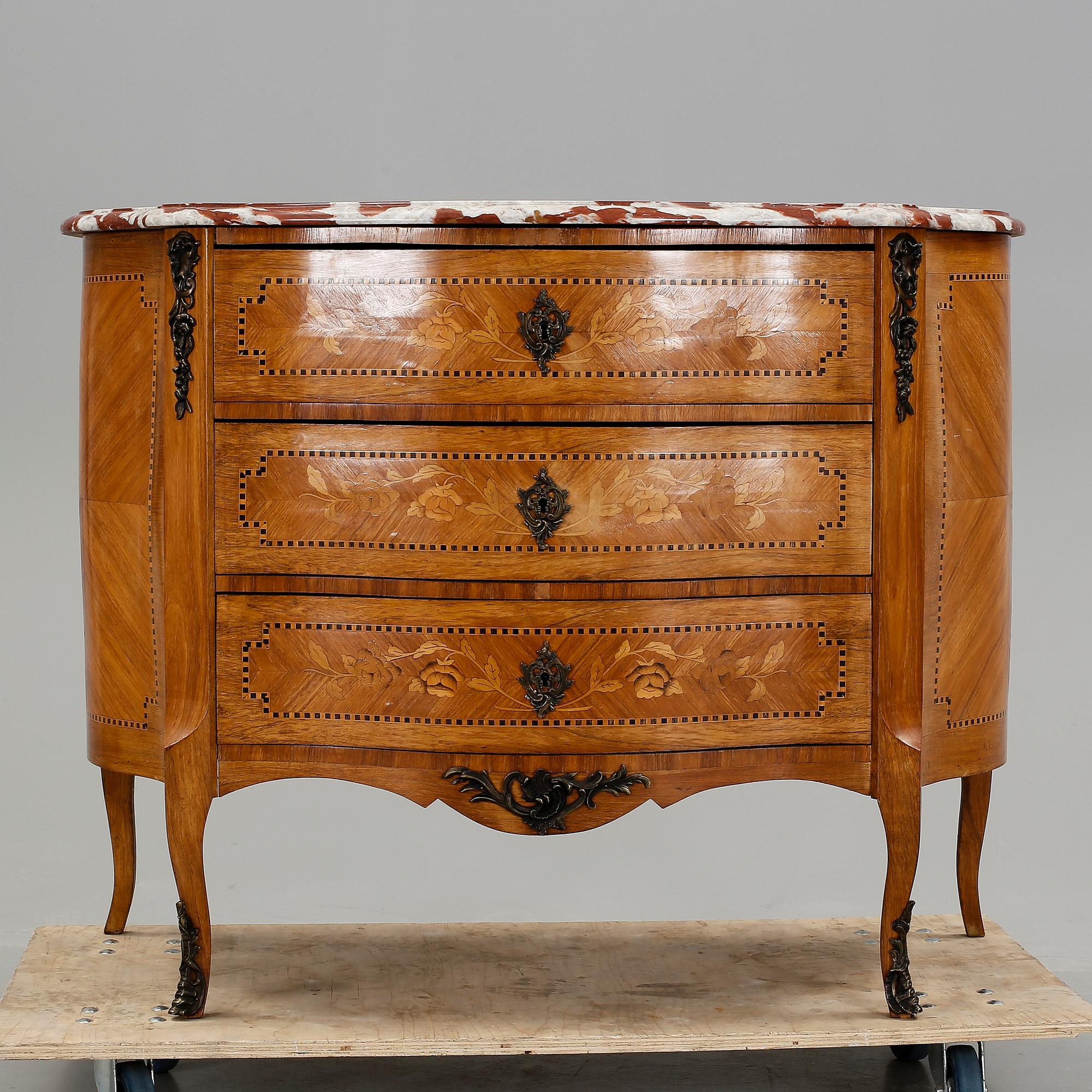 BYRÅ, Louis XV-stil, 1900-tal.