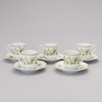 A SET OF 39 PCS PORCELAIN TABLEWARE by Haviland Limoges, France 1950s.