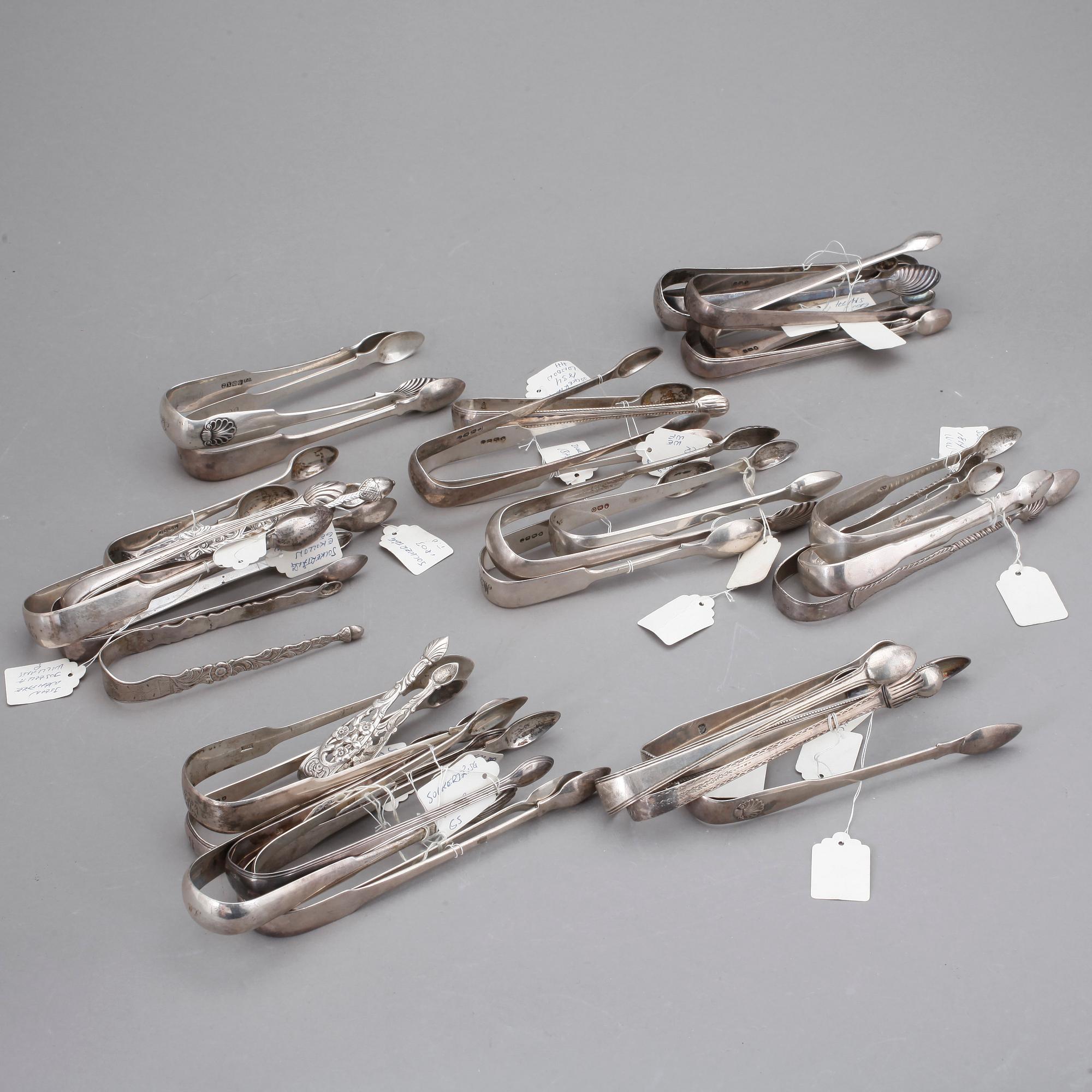 SAMLING SOCKERTÄNGER, 33 st, silver, mest England och London, 1700-1800-tal. Tot ca 1309 gram.