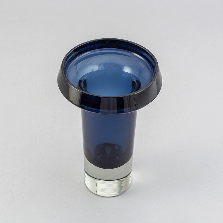 Kaj Franck, a 'KF 260' glass vase from Nuutajärvi Notsjö, Finland -63.