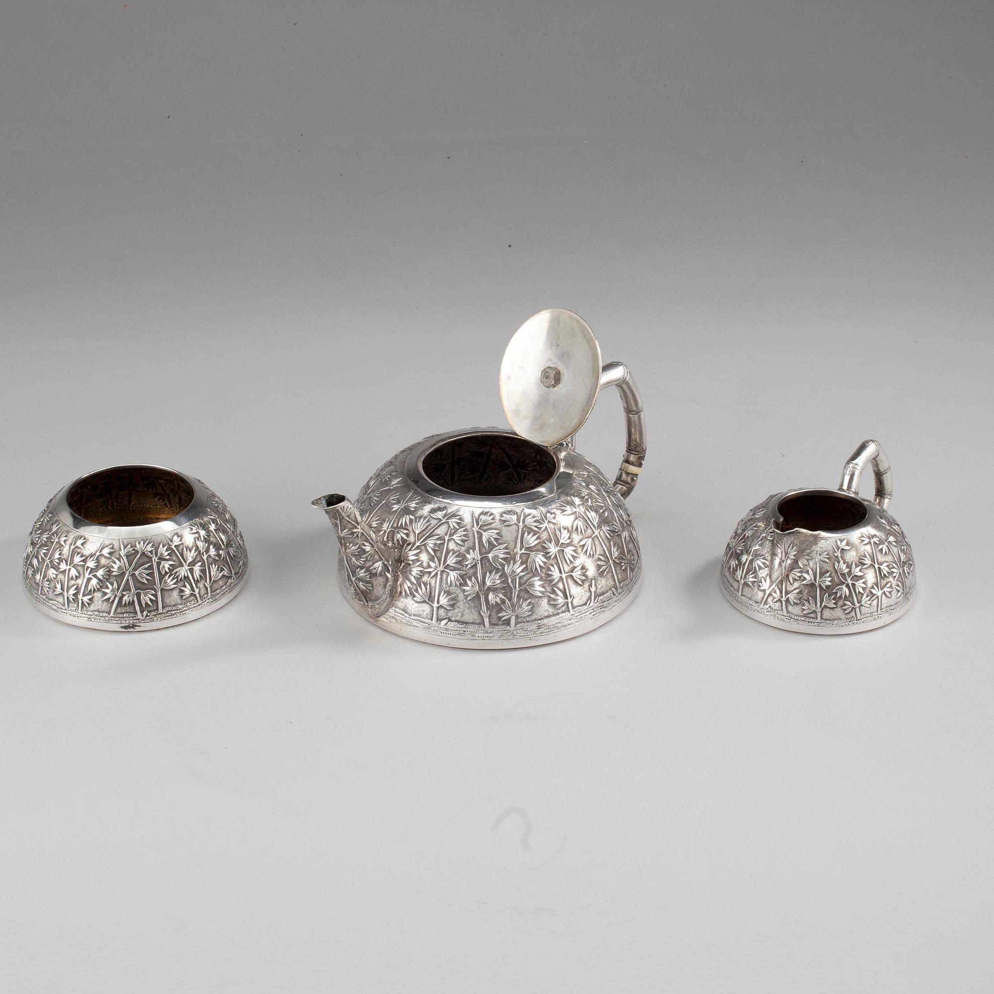 TESERVIS, 3 delar, silver, Grish Chunder Dutt, Bhovanipore, Calcutta, Indien. Vikt 888 g.
