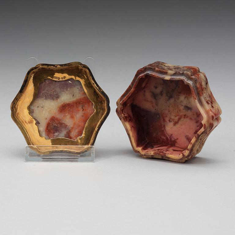 ASK med LOCK, soapstone, Qingdynastin sent 1700-tal.