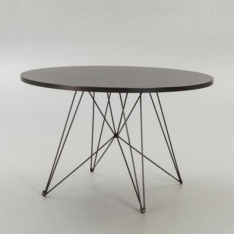 Andries & Hiroko van Onck, bord, "Tavolo Xz3" för Magis.