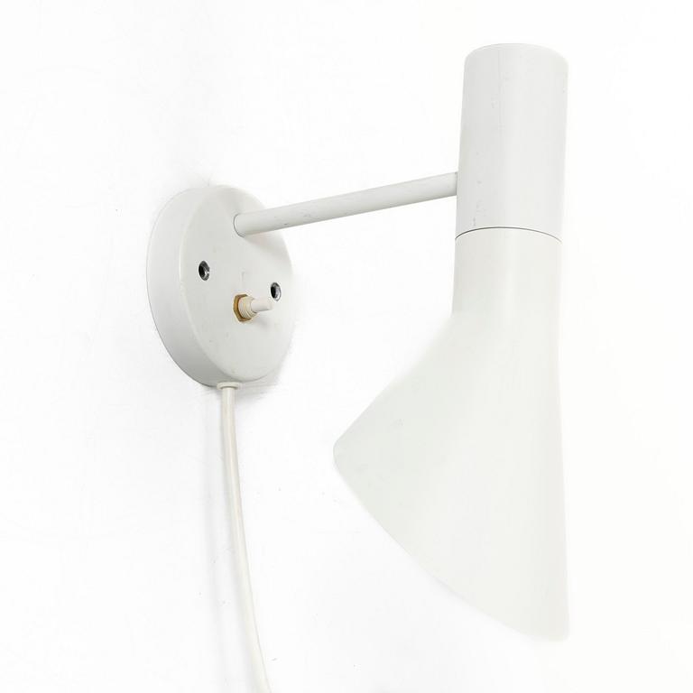 Arne Jacobsen, vägglampa, "AJ", Louis Poulsen.