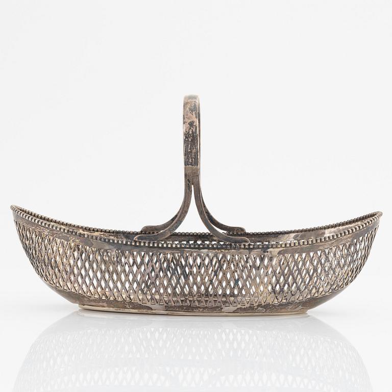 Mappin & Webb Ltd, a silver bread basket, Sheffield, England, 1916.