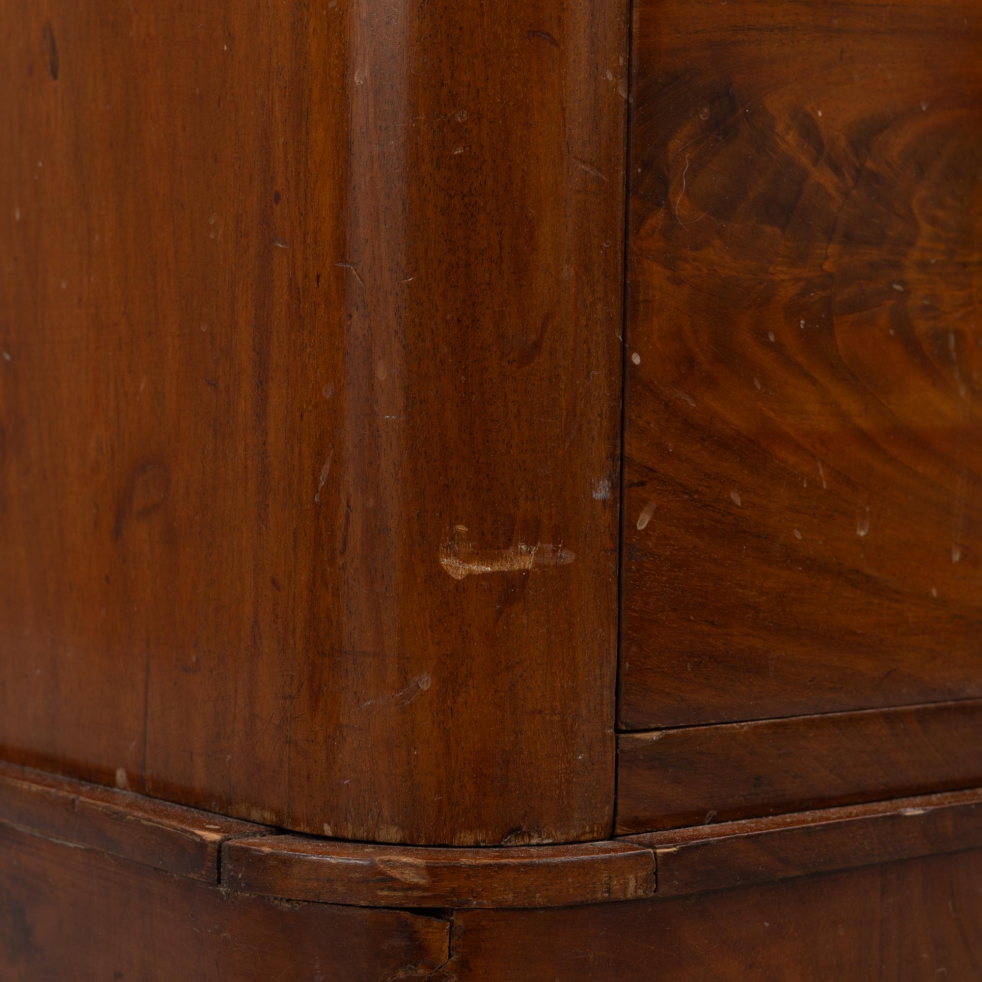Chest of drawers, 19th century.