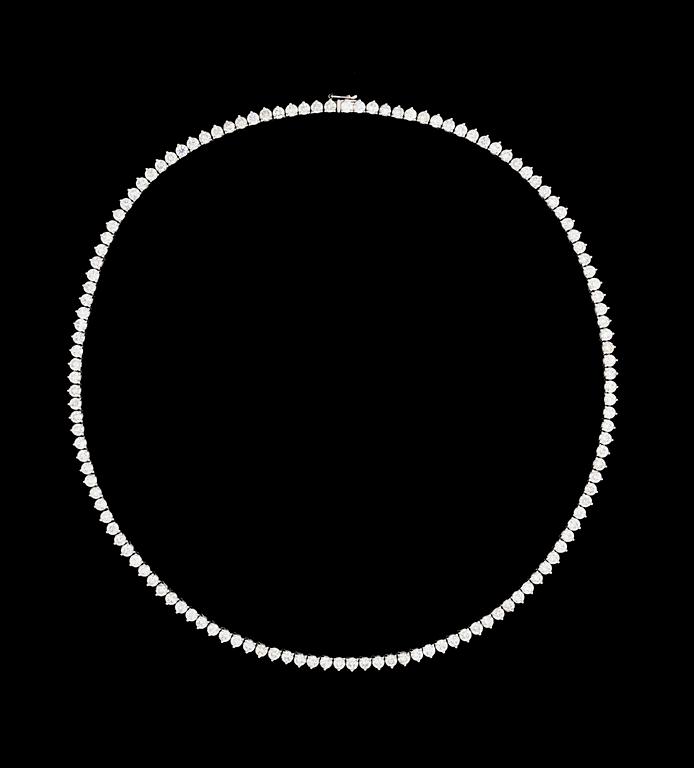 COLLIER MED 132 BRILJANTSLIPADE DIAMANTER.