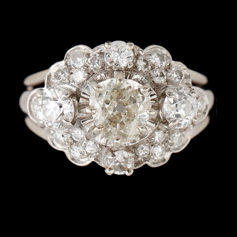 RING, 18 k vitguld, diamanter tot ca 2.50 ct.