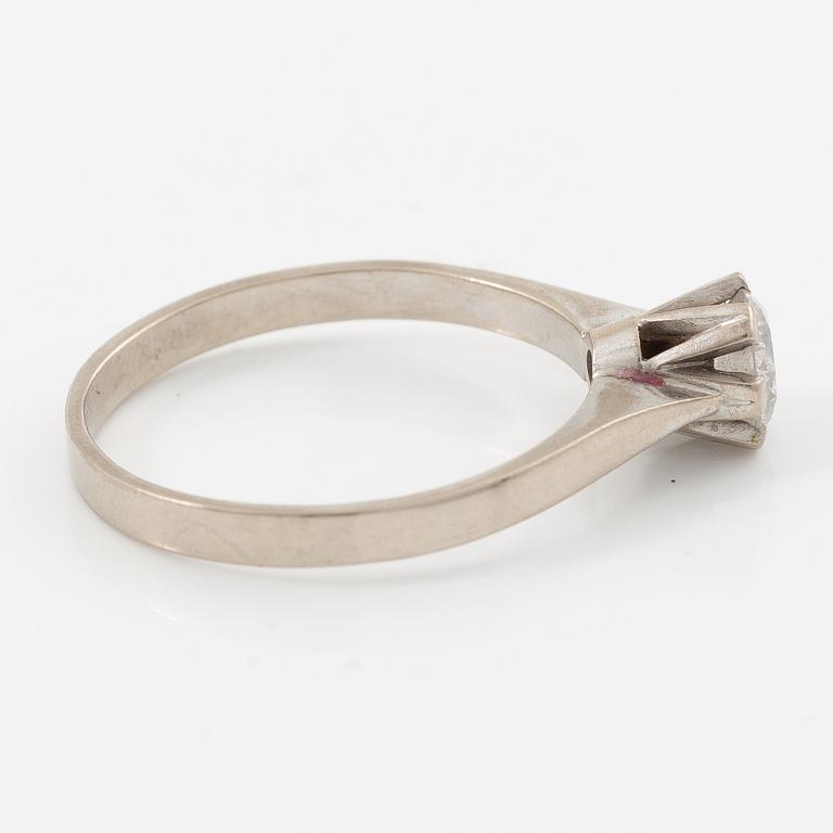 Ring 18K vitguld med briljantslipad diamant 0.65 ct.