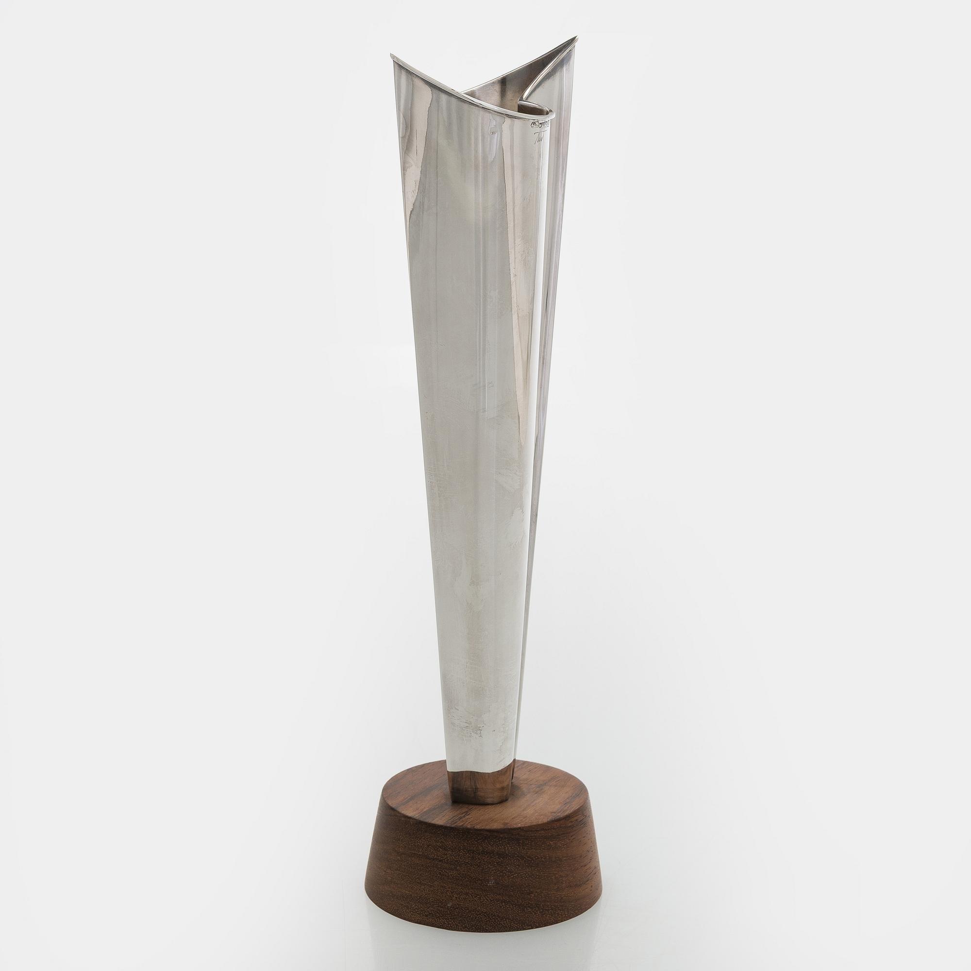Tapio Wirkkala, vas, sterlingsilver och palisander, TW 228, "Liekki" (Flamma), Kultakeskus, Tavastehus.