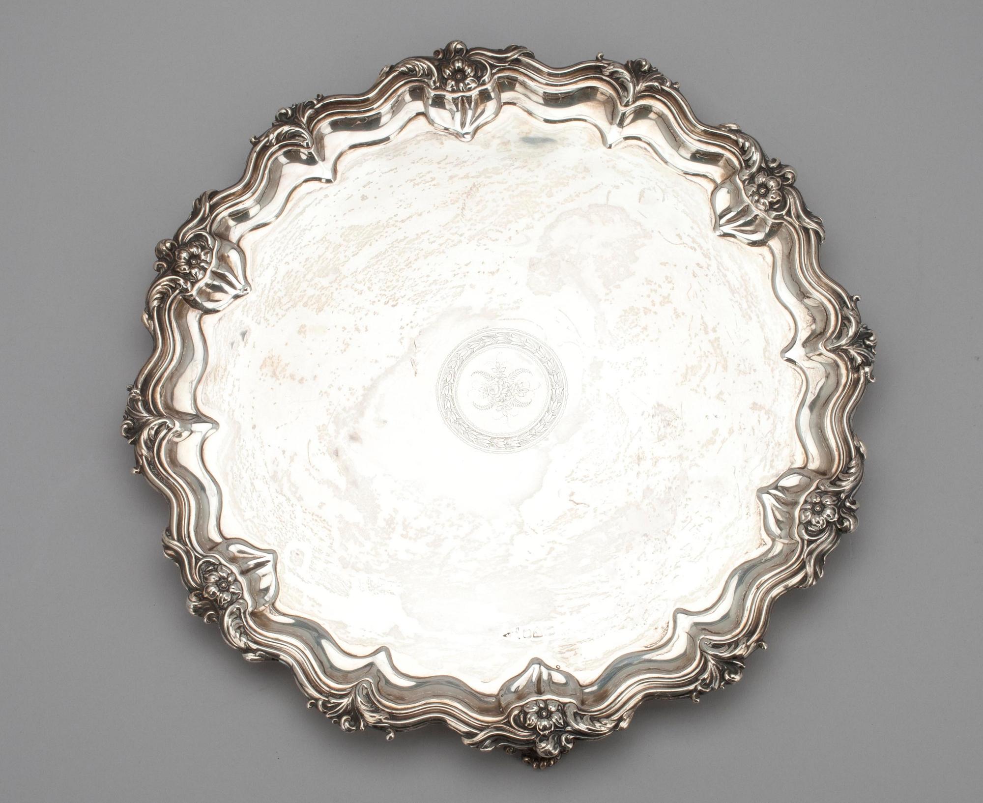 BRICKA, silver, Sheffield, sekelskiftet 1800/1900. Vikt 1006 g.