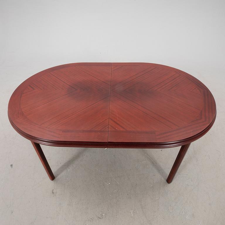 A 1970/80s mahogany dining table.