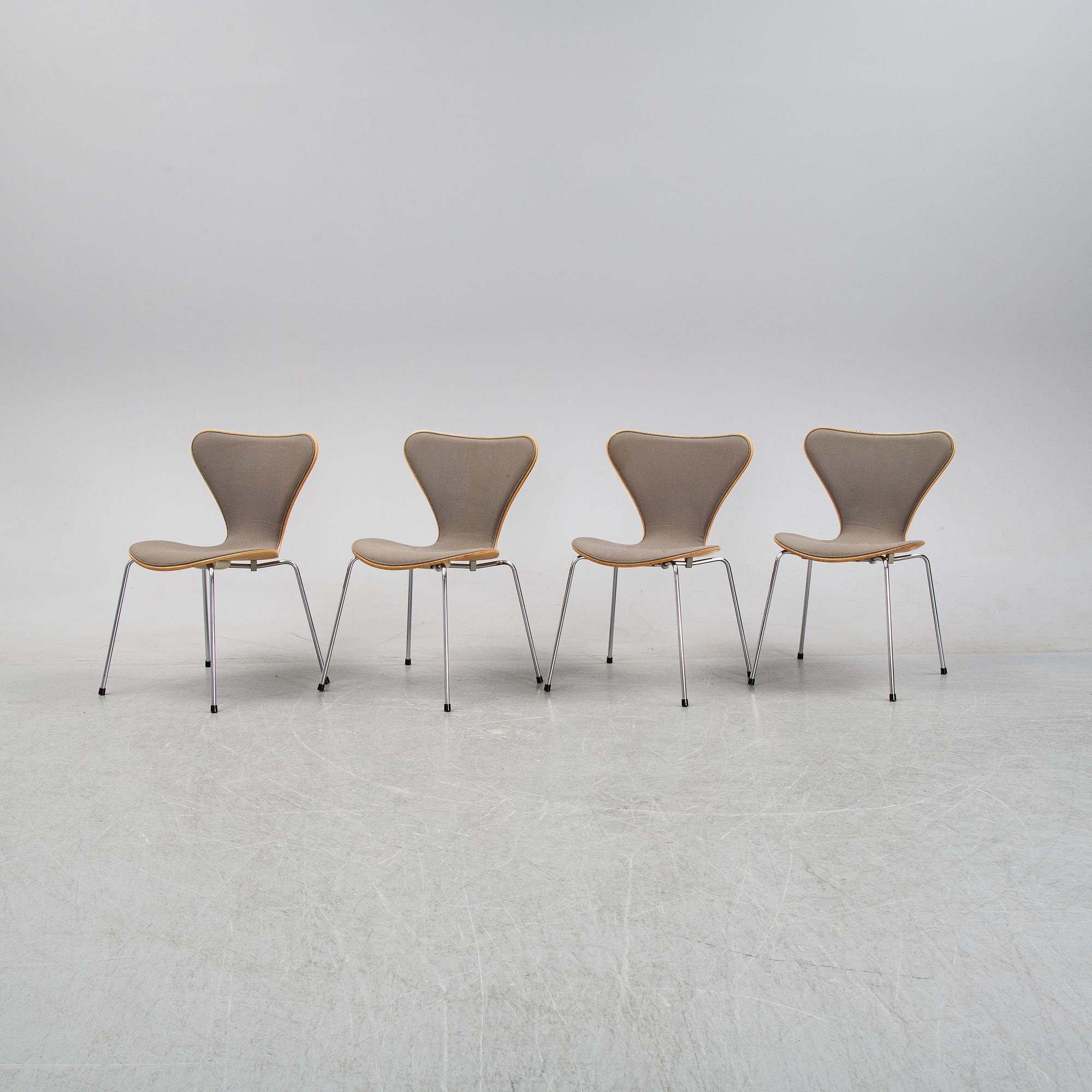 Arne Jacobsen, stolar, 4 st,
”Sjuan” för Fritz Hansen, Danmark, 1990.