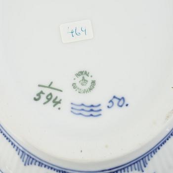 A 'Blue Fluted Half Lace' / 'Musselmalet' porcelain tureen with cover, Royal Copenhagen, model 594, 1898-1923.