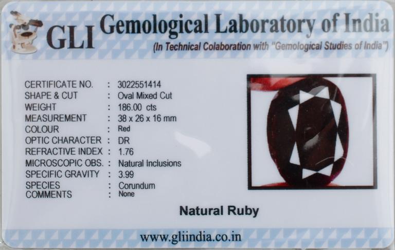 RUBIN, oval fasetterad, 186 ct, oinfattad.