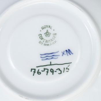 SERVISDELAR, 23 delar, porslin, Musselmalet halvblond, Royal Copenhagen.
