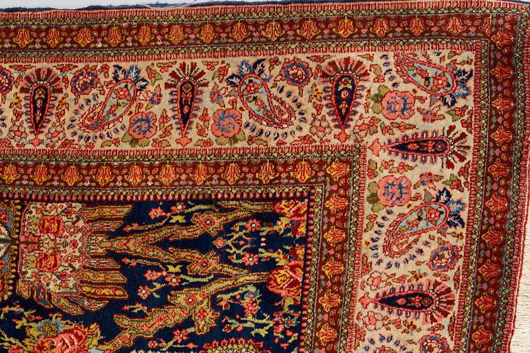 Matto, semi-antique Tabriz, ca 310-314 x 246,5 cm.