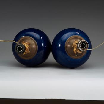A matched pair powder blue jars, Qing dynasty, Qianlong (1736-95).