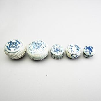 A group of five blue and white boxes with covers, Ming dynasty (1368-1644).