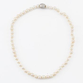 Pearl necklace, with cultured pearls, clasp in 18K white gold set with brilliant-cut diamonds.