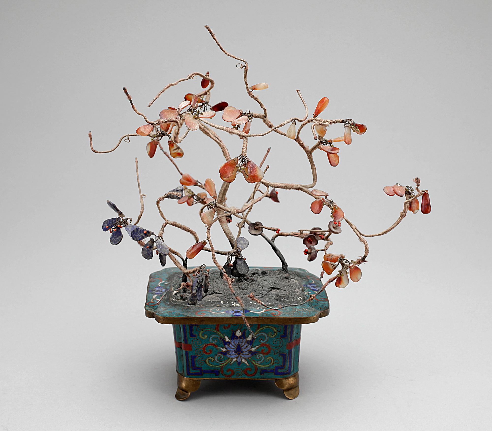 PRYDNADSTRÄD, cloisonné samt sten och silke, Kina 1800-tal.