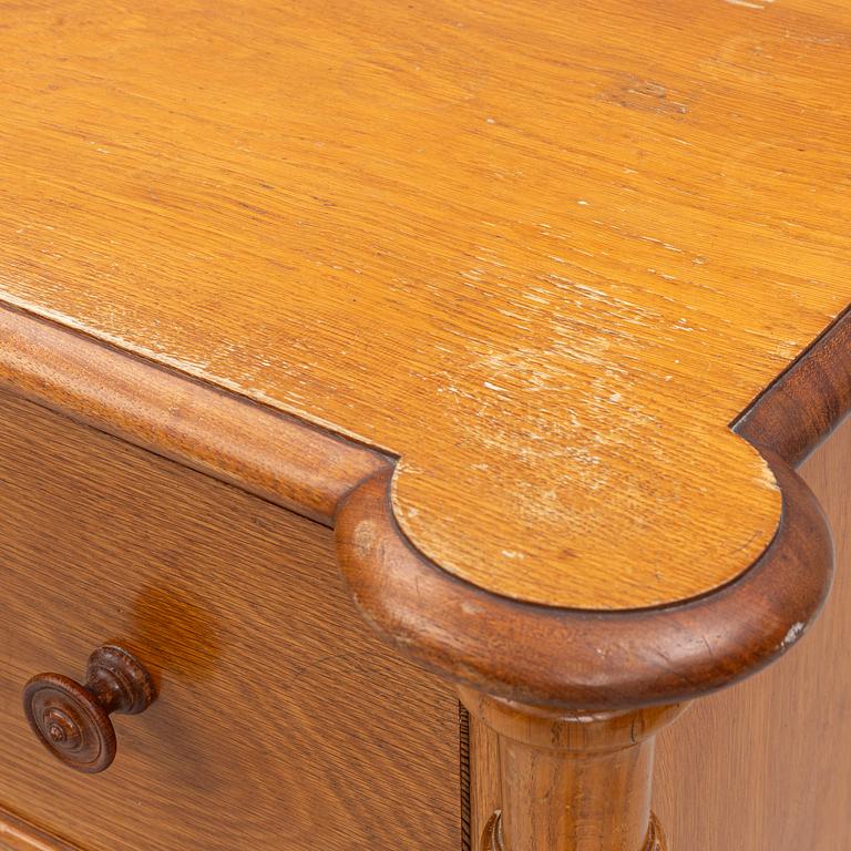 A chest of drawers, late 20th Century.